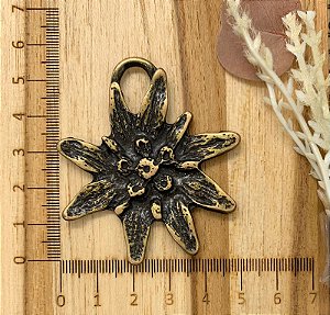 PINGENTE METAL EDELWEISS GRANDE OURO VELHO