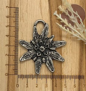 PINGENTE METAL  EDELWEISS GRANDE  PRATA VELHO