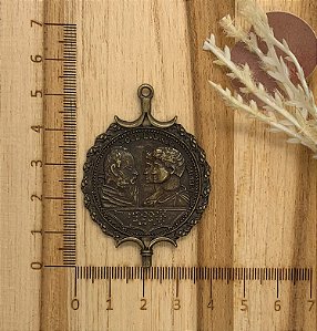 PINGENTE METAL MEDALHA OURO VELHO