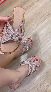 Chinelo Ana Rosê