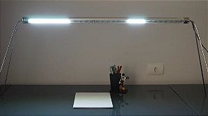 Luminaria De Mesa Abajur Em Aluminio Polido Direcionavel Com Acendimento Do Led Por Toque - Eros