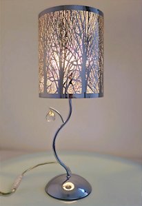 Abajur Luminaria De Mesa Em Metal Inox Cromado Com Cúpula e Cristal Apolo 20X51,5Cm