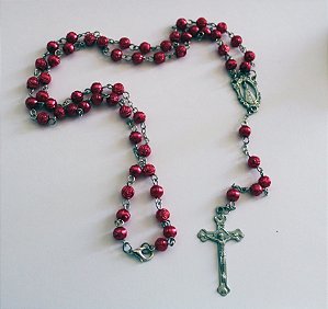 Terço de Nossa Senhora Aparecida Rosa Vermelho 4mm