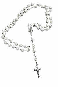 Terço Colar Nossa Senhora Aparecida Contas Formato Rosas 8mm Cor Branco