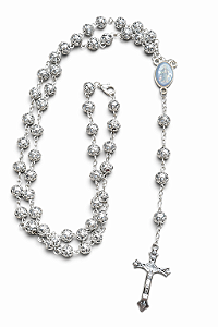 Terço Colar Nossa Senhora Aparecida Contas Formato Rosas Prateadas 8mm Cor Prateado