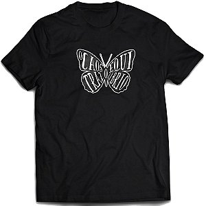 Camiseta Caos traz o equilíbrio camisa borboleta frase