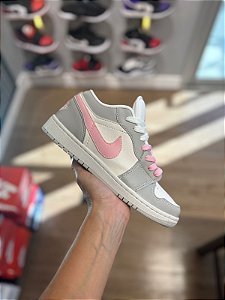 Tenis Jordan Low Rosa e Branco