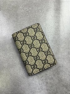 Carteira Gucci couro Gg supreme bege e marrom