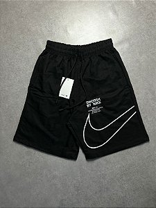 BERMUDA NIKE MOLETOM LOGOTIPO SWOOSH PRETO