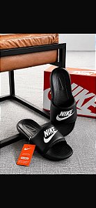 Chinelo Nike Victori One Masculino SLIDE PRETO/BRANCO