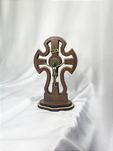 Crucifixo de mesa vazado em MDF 15 cm