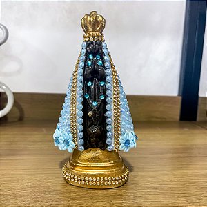 Imagem de Nossa Senhora Aparecida em flores e pedrarias em gesso - 17 cm