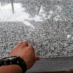 Piso De Granito Cinza Corumbá Comercial  57X57cm m²