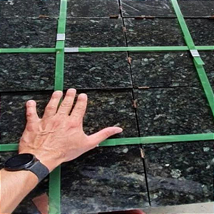 Piso de Granito Verde Ubatuba Comercial  57X57cm M²