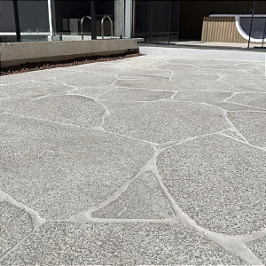 Piso de Granito Rústico Orgânico Levigado em Retalhos - M²