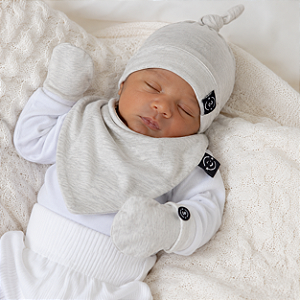 Kit Luva, Gorro e Babador de Bebê Marie - Penka Cover