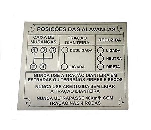 PLAQUETA DO PAINEL 4 MARCHAS JEEP RURAL F75 NA COR ALUMÍNIO