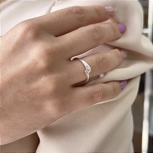 Anel Solitário com Zircônias Prata 925 - APR169
