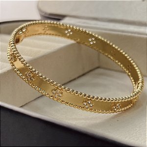 Bracelete com Trevos Cravejados com Zircônias Semijoia 18K - MP634