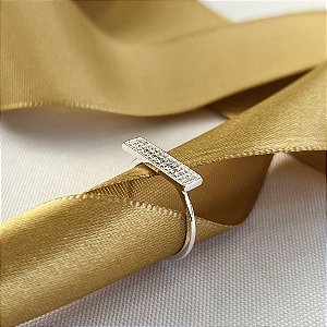 Anel Reto Cravejado com Zircônias Prata 925 - APR275