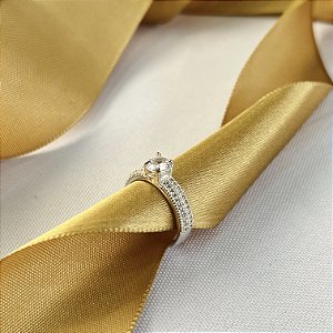 Anel Solitário Cravejado com Zircônias Prata 925 - APR294