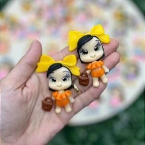 Aplique de Biscuit Boneca de Biquini e Cabelo Preto - Unidade