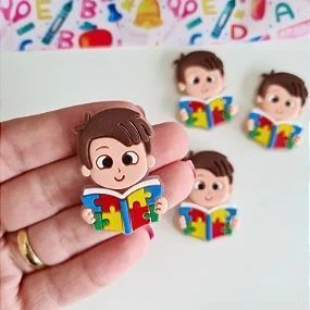 Aplique Emborrachado Escolar Menino com Livro Autismo - Unidade