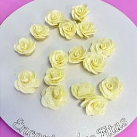 Flor de Poliéster Amarelo Bebê (2,5cm)