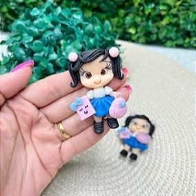 Aplique de Biscuit Boneca Escolar Cabelo Preto - Unidade