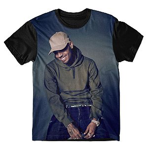 Camiseta T-shirt As Braba Chris Brown Sorrindo Full Print Preta