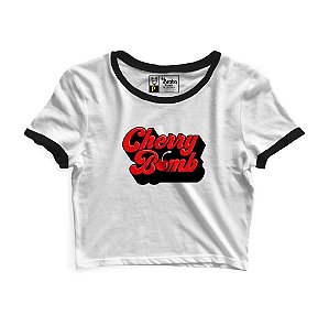 Cropped Blusinha As Braba Cherry Bomb Branco e Viés Preto
