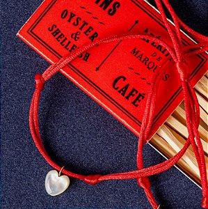Pulseira Seda Vermelha Coração Madreperola