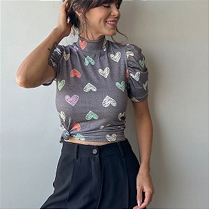 BLUSA PRINCESA GOLA ALTA TL CORAÇÕES MESCLA