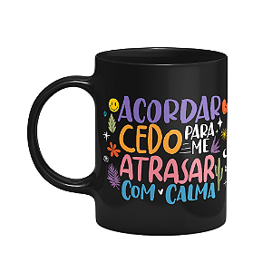 Caneca Vibes - Acordar cedo pra atrasar com calma - Preta