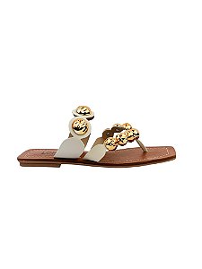 Niva - Tamanco Feminino Flat Rasteiro Tiras Dedo com Metais Ouro Off White