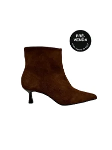 |PRÉ-VENDA| Alice Cano Curto - Bota Couro Camurça Bico Fino Salto Kitten Café