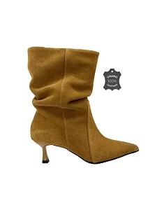Alice Slouch - Bota Couro Camurça Bico Fino Salto Kitten Mostarda