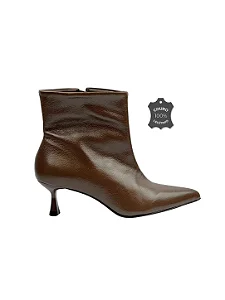 Alice Cano Curto - Bota Couro Bico Fino Salto Kitten Marrom