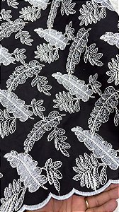 Lesse Preto com Branco Bordado