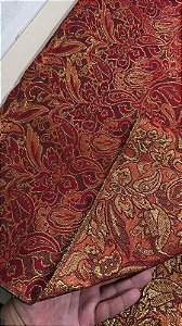 Jacquard Vinho Vermelho com Dourado