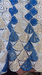 Africano Branco com Azul