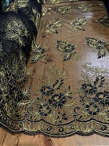 Tule Preto com Dourado Bordado