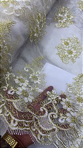 Tule Dourado Bordado