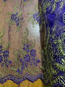 Tule Roxo com Dourado Bordado