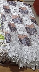 Africano Branco com Flores Bordado - (MANCHADO)