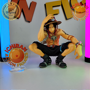 PORTGAS D. ACE AGACHADO ONE PIECE KING OF ARTIST BANPRESTO 100% ORIGINAL SEM CAIXA, SEM FACA