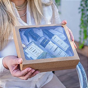 Kit Dia das Mães | Difusor de Varetas + Perfume Para Tecidos + Home Spray 60ml + Caixa Kraft