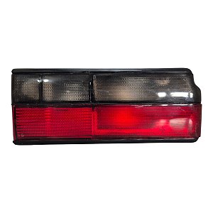 Lanterna Traseira Voyage Quadrado 1991 A 1996 (Trinca Interna) Direita Fume Paralela