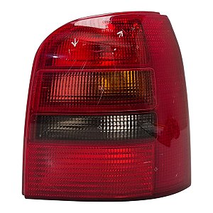 Lanterna Traseira Audi A4 Avant 1997 A 2001 (Trincado Na Lente) Direita Fume 8D9945096 Original
