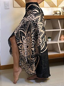 Pareô Preto Estampado Mandala Dourado